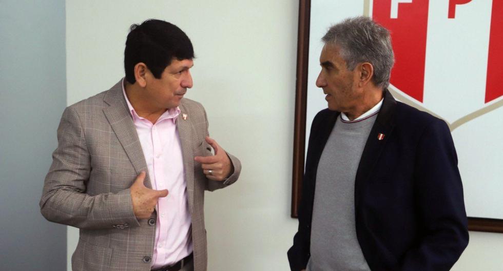 Tras la salida de Ricardo Gareca, Juan Carlos Oblitas tomó un nuevo cargo en la selección peruana: pasó de ser director deportivo a director general de fútbol. (Foto: Agencias)