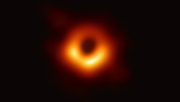 Esta es la primera imagen real de un agujero negro en la  galaxia M87 y dejó sorprendido a toda la comunidad científica. (Foto: Astrophysical Journal Letters).