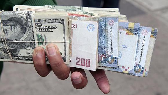 El tipo de cambio se cotizaba a S/3.280 en el mercado informal durante la mañana. (Foto: Usi)