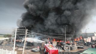 Incendio en almacén: los daños en la salud que causa el humo tóxico