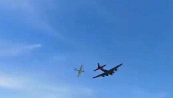 El momento en el que dos aviones chocan en el aire durante un espectáculo aéreo en Dallas. (Giancarlo Segura).