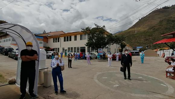 Personal médico y técnico contagiado del hospital cumplió catorce días de aislamiento y regresarán a sus puestos. Sindicato de Trabajadores solicitó más equipos de protección. (Foto: Carlos Peña).