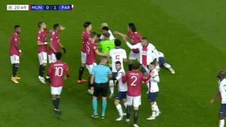 Fred derribó a Leandro Paredes y se formó una gresca en el Manchester United vs. PSG | VIDEO