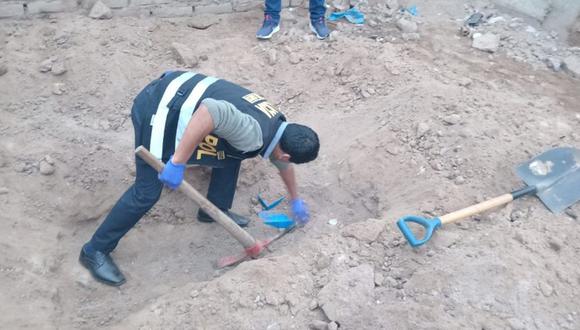 La Policía encontró más de 350 kilos de droga enterrada en ladrillos en un predio abandonado de Cañete (Foto: Policía Nacional del Perú)