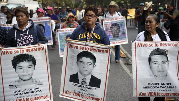 Desde la desaparición de los 43 jóvenes se han anunciado múltiples detenciones e investigaciones sobre el caso, pero un informe revela que al menos se cometieron 158 irregularidades durante el proceso. (AFP)