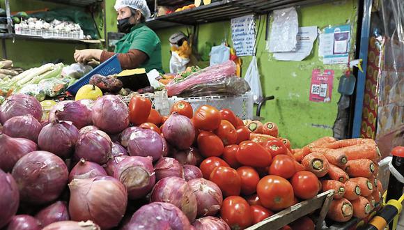 Alimentos de primera necesidad ingresaron este lunes en mercados mayoristas de la capital. Fotos: Julio Reaño/@Photo.gec