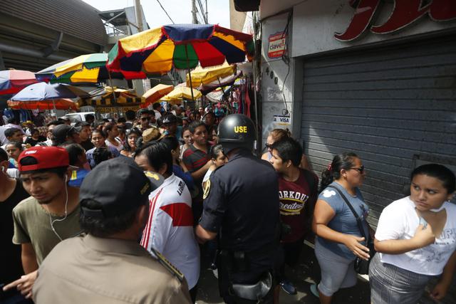 Largas colas para el acceso y supervisión en locales durante segundo día de reapertura de Gamarra (Fotos: Mario Zapata)