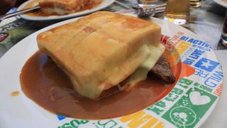 Conoce cómo es la "francesinha", un plato de culto en el norte de Portugal