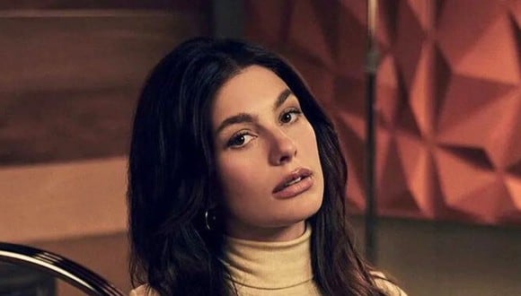 Camila Morrone interpreta a Camila Alvarez, la esposa de Billy Dunne y fotógrafa de la banda en “Daisy Jones and the Six” (Foto: Amazon Studios)