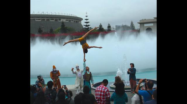 Cirque du Soleil hizo flashmob en el Circuito Mágico del Agua - 1