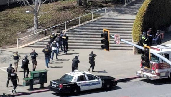 La Policía ingresó a las oficinas de YouTube en San Bruno, California, en respuesta a un tiroteo. (Foto: Reuters).