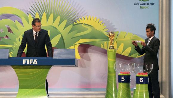 Neymar participó en el sorteo del Mundial Brasil 2014 celebrado en Río. (Foto: Agencias)