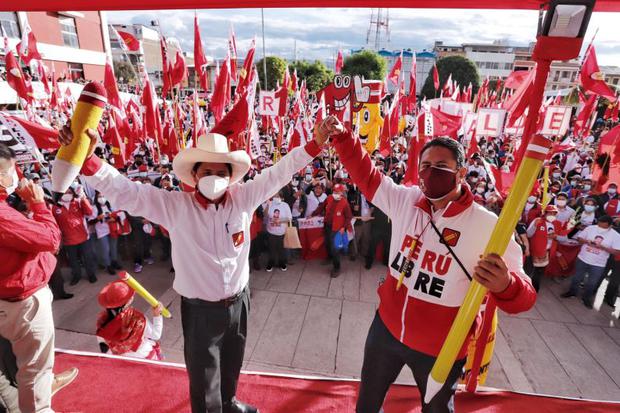 Pedro Castillo y Vladimir Cerrón durante un mitin en Huancayo a fines de marzo. (Foto: Perú Libre)