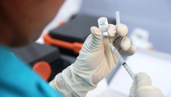 Esta semana el proceso de inmunización contra el COVID-19 continuará en los 70  centros de vacunación distribuidos en Lima y Callao. (Foto: Andina).