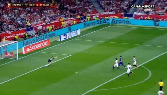 Luiz Suárez anotó el tercer gol de FC Barcelona ante Sevilla por la final de la Copa del Rey. El uruguayo hizo una notable pared con Lionel Messi. (Foto: captura)