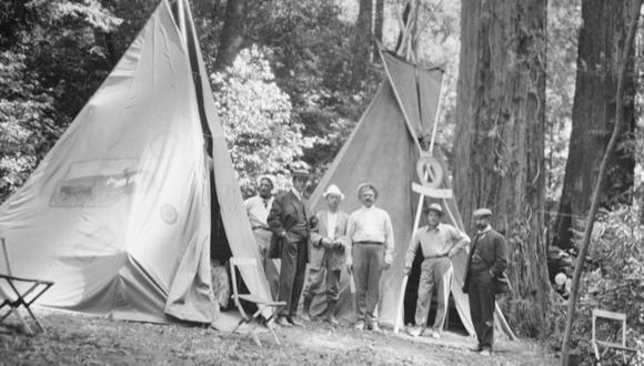 Miembros del Bohemian Grove fotografiados a principios del siglo XX. (Getty Images).