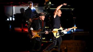 Bruce Springsteen se unió por primera vez a The Killers para versionar el tema “A Dustland Fairytale”