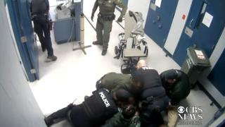 Escalofriante video de policías burlándose de las quejas de un preso que no podía respirar en EE.UU.