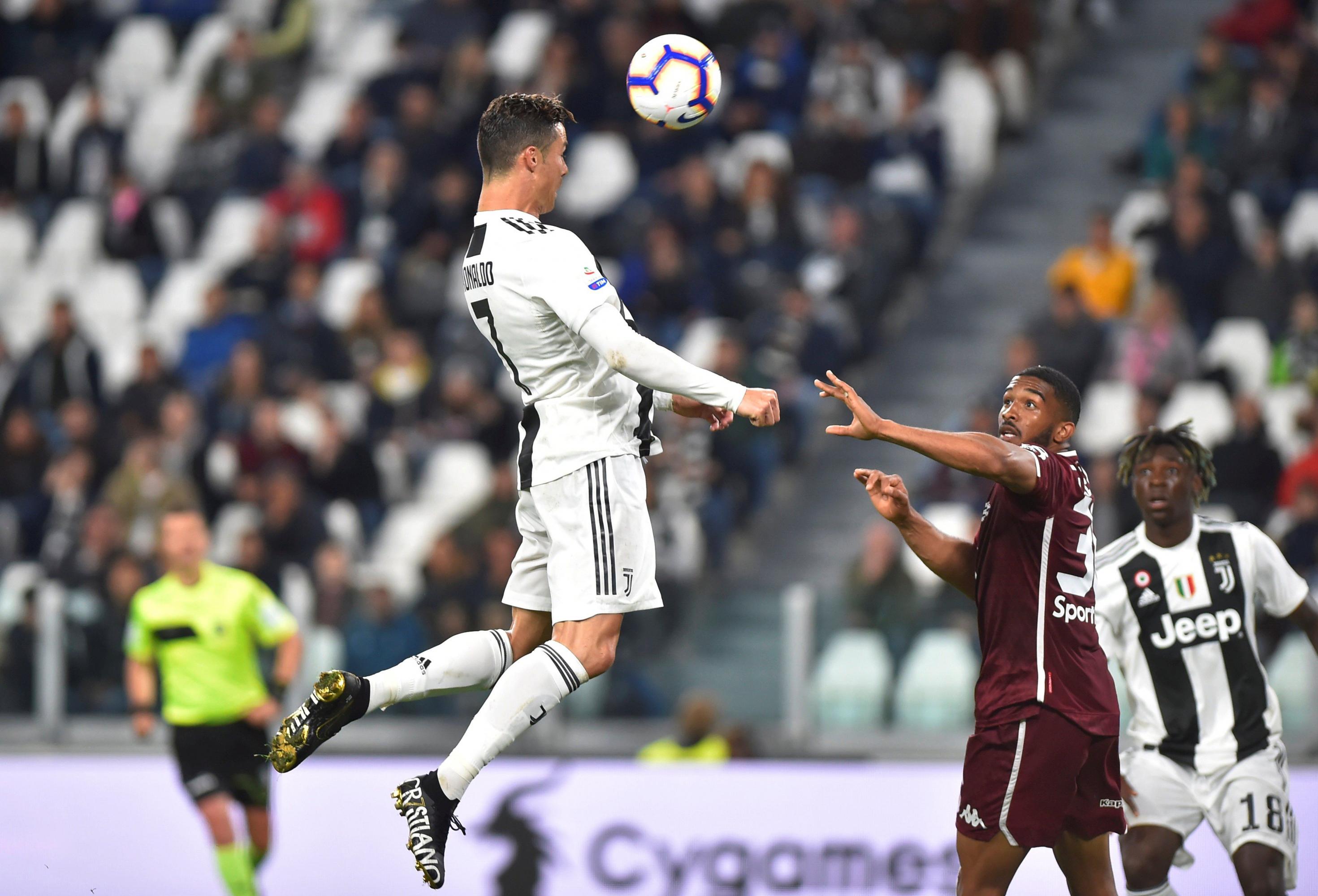 Juventus vs. Torino: Cristiano Ronaldo anotó el 1-1 con este espectacular cabezazo. (Foto: Reuters)