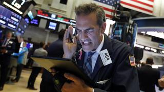 Wall Street abre en picada y suspende operaciones en medio de pánico por el coronavirus