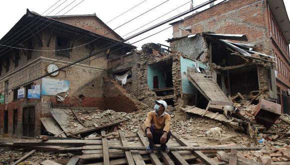 Unión Europea busca a mil de sus ciudadanos tras sismo en Nepal
