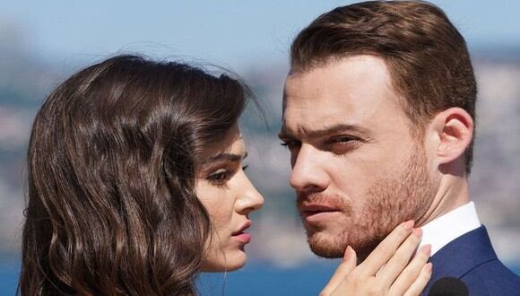 Hande Erçel y Kerem Bürsin son los protagonistas de “Love Is in the Air”. Durante las grabaciones de la telenovela turca nació el amor. Sin embargo, eso ya sería cosa del pasado (Foto: MF Yapım)