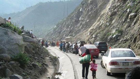 Chaclacayo: rocas caen en Carretera Central y causan congestión