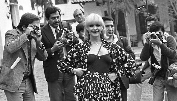 Fotografía tomada en el hotel El Pueblo, durante la primera visita al Perú de Raffaella Carrà, en 1979. Ese año, ella ofreció un show transmitido por Panamericana Televisión. (Archivo histórico de El Comercio)