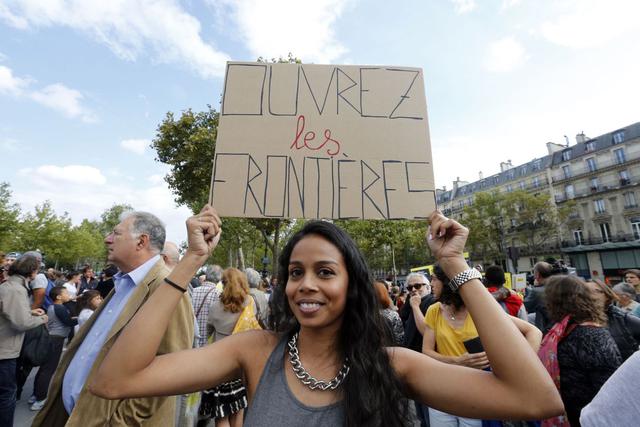 Miles protestan en París para que abran fronteras a refugiados - 6