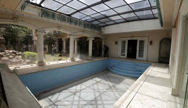 Zhenli Ye Gon es acusado de trabajar con carteles de drogas. En la foto, se ve una piscina en la mansión del del empresario chino-mexicano en el barrio residencial de Lomas de Chapultepec. (Foto: Reuters)