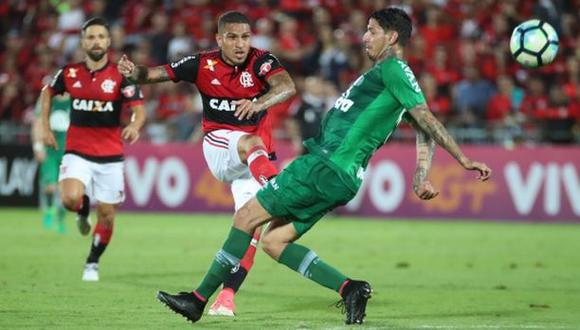 Paolo Guerreró anotó su primer hat-trick con el mengao en la novena fecha del Brasileiro frente al Chapecoense. (Foto: Flamengo)