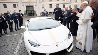 El papa Francisco subastará el Lamborghini que le regalaron