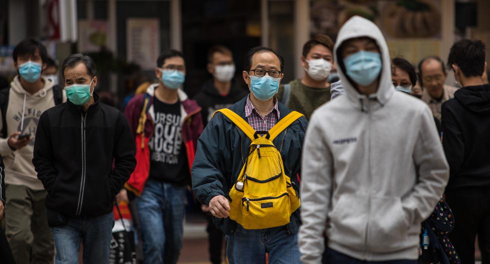 Se ha advertido que las personas que sean autorizadas a salir de Wuhan, deberán registrarse con las autoridades sanitarias de la ciudad de destino y mantener una cuarentena de otros 14 días. (AFP)