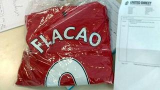 El grueso error en la camiseta de Falcao en Manchester United