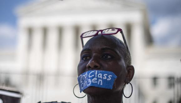 Nadine Seiler asiste a un mitin frente a la Corte Suprema de EE. UU. en Washington, DC, el 25 de junio de 2022, un día después de que la Corte Suprema. (Foto: ROBERTO SCHMIDT / AFP)