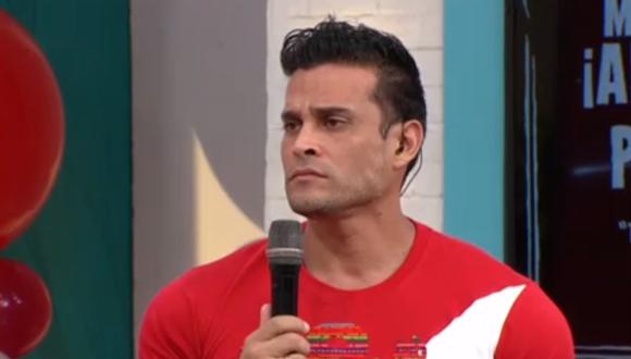 Christian Domínguez se quiebre al mandar mensajes a hijos de Leonard León y Karla Tarazona. (Foto: Captura América TV).
