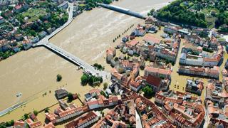 Alemania: miles de personas evacuaron por temor a desborde de río Elba