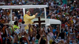Papa Francisco fue despedido por 7 mlls de fieles en Filipinas