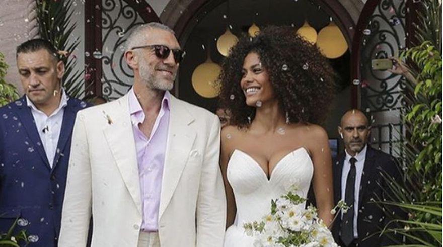 El actor Vincent Cassel y la modelo Tina Kunakey (21) se casaron en el ayuntamiento de Bidart, en el País Vasco francés, después de tres años de relación sentimental. (Foto: Instagram / nostalgia.room)