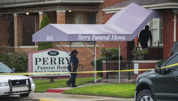 Las autoridades informaron que los restos encontrados en la Funeraria Perry fueron enviados a investigadores estatales. | Foto: AP