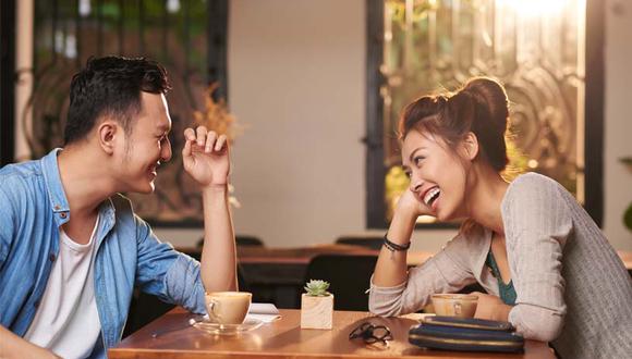 Una de las recomendaciones es evitar quedarte callado en una primera cita.  (Foto: Shutterstock)