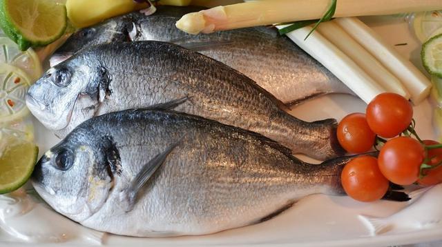 La cabeza, columna y vísceras del pescado contienen los nutrientes.  (Foto: Pixabay)