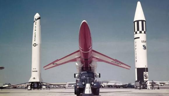 Los misiles Thor, Snark y Júpiter (de izquierda a derecha), fueron desarrollados durante la Guerra Fría por Estados Unidos. (Getty Images).