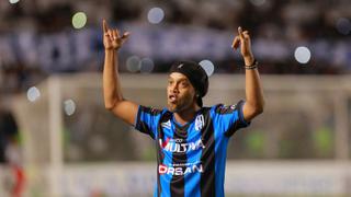 Ronaldinho fue ovacionado por los hinchas del Querétaro