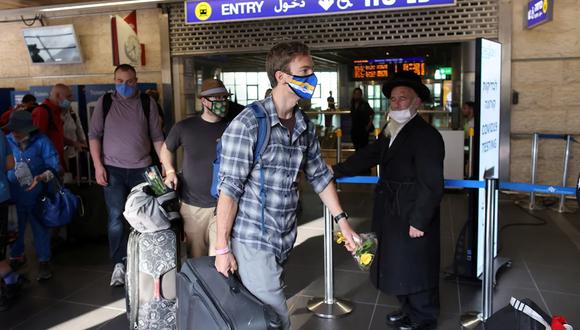Turistas en el Aeropuerto Internacional de Ben Gurión de Israel. (Foto de archivo: REUTERS/ Ronen Zvulun)