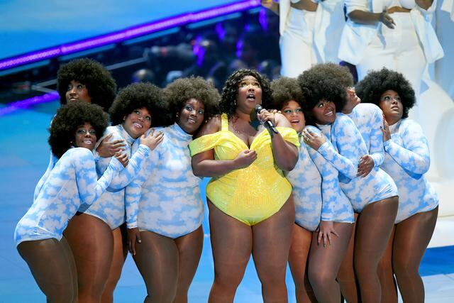 Una de las presentaciones más icónicas de Lizzo la realizó en los MTV Video Awards en agosto del 2019. “Es tan difícil tratar de amarte en un mundo que no te ama de vuelta, ¿no es cierto? Entonces quiero que tomemos esta oportunidad para sentirnos bien”, dijo en medio de la presentación. Foto: Getty Images