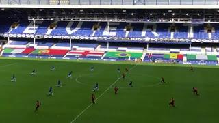 ¡Le traicionaron las ganas de jugar! Sadio Mané olvidó arrodillarse en el arranque del Everton vs. Liverpool | VÍDEO
