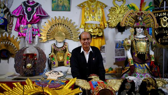 Desde que asumió la presidencia de la Embajada del Cumbe, don Juan Aliaga se propuso convertir a los trajes en uno de los elementos más importantes del carnaval.