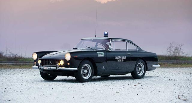 El Ferrari 250 GTE 2+2 responde a un pedido de la Policía de Roma para contar con un auto veloz capaz para las persecuciones. (Fotos: Girardo & Co.).