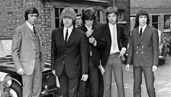 Foto de los Rolling Stones en 1965 tras uno de sus conciertos en Londres. De izquierda a la derecha el baterista Charlie Watts, guitarrista Brian Jones, guitarrista Keith Richards, vocalista Mick Jagger y bajista Bill Wyman. (Foto: AFP)